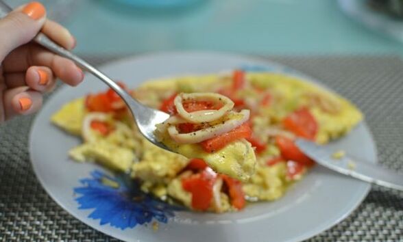 ပရိုတိန်းအစားအစာများအတွက်ပြည်ကြီးငါးနှင့်အတူ omelet