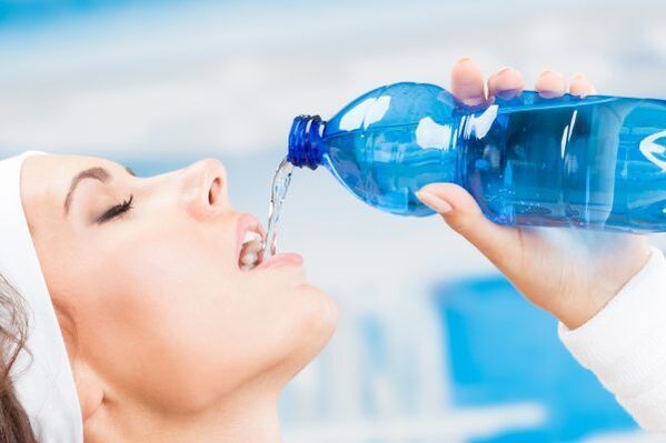 ရေများများသောက်ခြင်းဖြင့် တစ်ပတ်အတွင်း ကိုယ်အလေးချိန် 5 ကီလိုဂရမ်ကို ဖယ်ရှားနိုင်ပါတယ်။